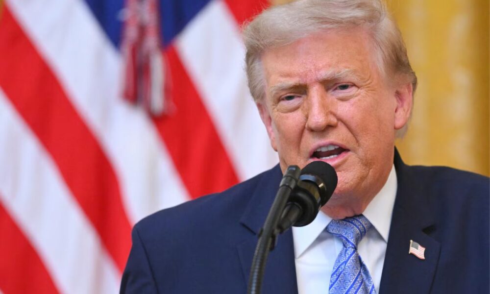 Trump acusa a China de comprometer datos electorales de EE. UU. y anuncia desclasificación de información