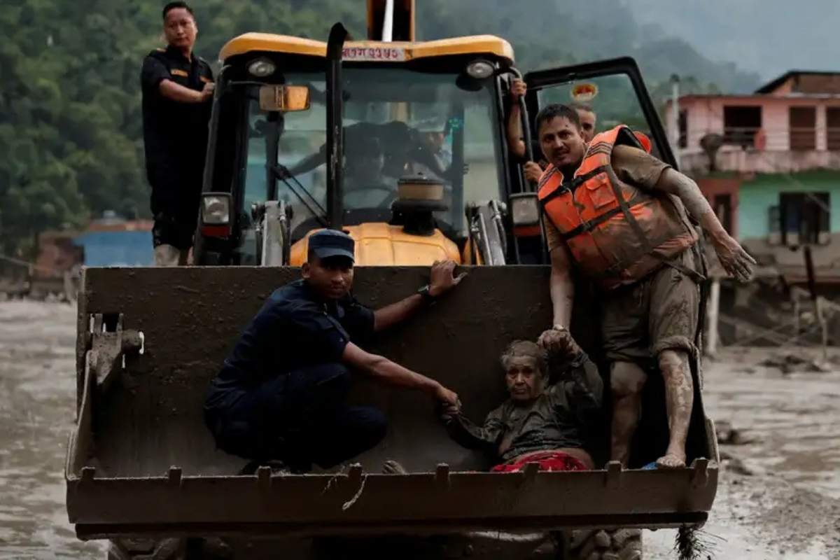 55 muertos y 384 turistas desaparecidos la devastadora inundación que sacude a Nepal