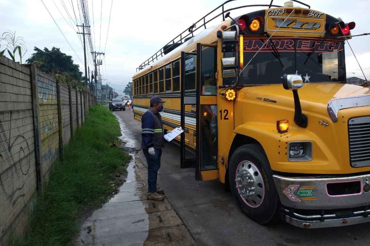 Alza del diésel pone en alerta al transporte extraurbano