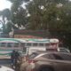 Ataque a autobús en la ruta Interamericana deja dos heridos y complica el tránsito en San Lucas Sacatepéquez
