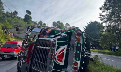 Bus vuelca en la ruta Interamericana y deja al menos 10 heridos en Quiché