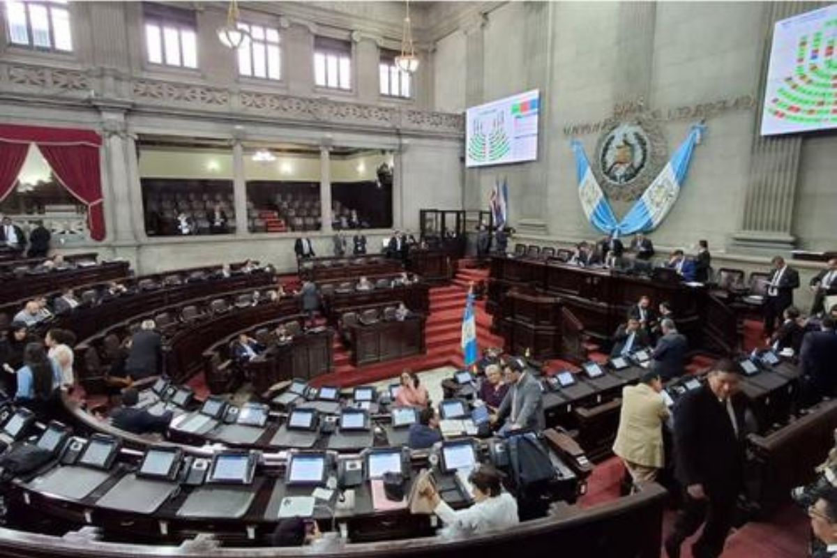Congreso establece calendario de interpelaciones para 12 ministros de Estado