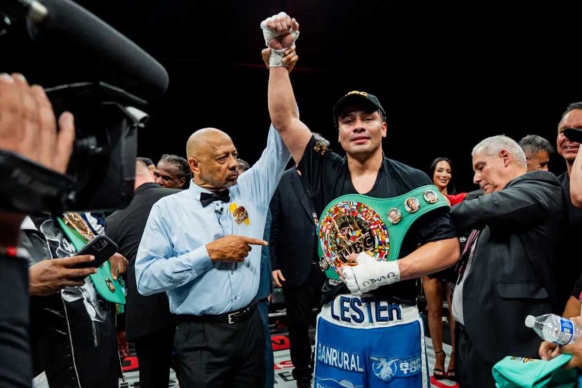 Lester Martínez vuelve a golpear fuerte y conserva el cinturón del CMB