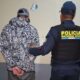 Persecución en San Juan Sacatepéquez termina con captura y decomiso de arma