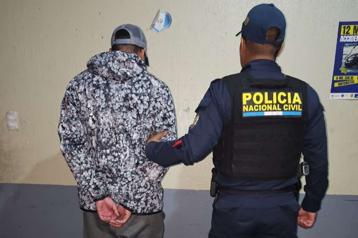 Persecución en San Juan Sacatepéquez termina con captura y decomiso de arma
