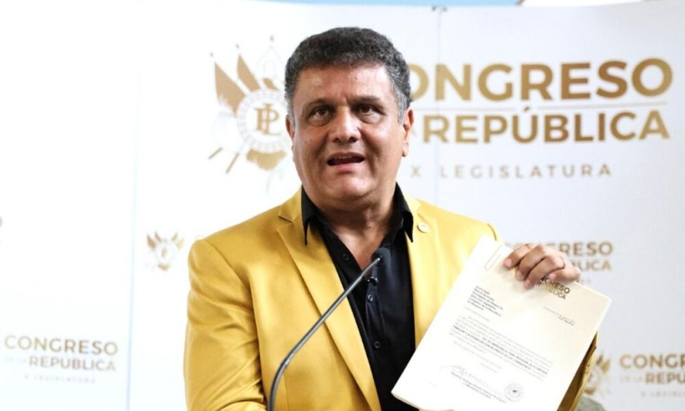 Precio de los combustibles presentan iniciativa que busca establecer un tope temporal y un mecanismo de verificación