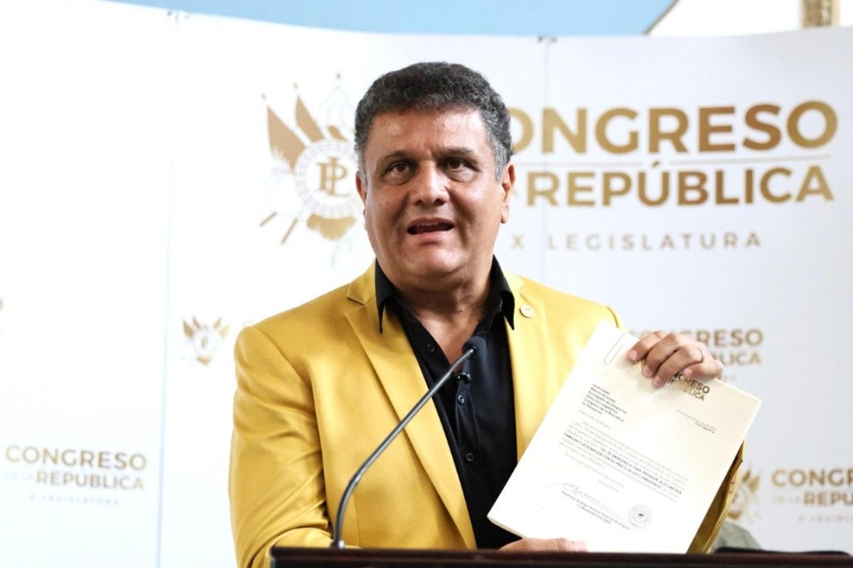 Precio de los combustibles presentan iniciativa que busca establecer un tope temporal y un mecanismo de verificación
