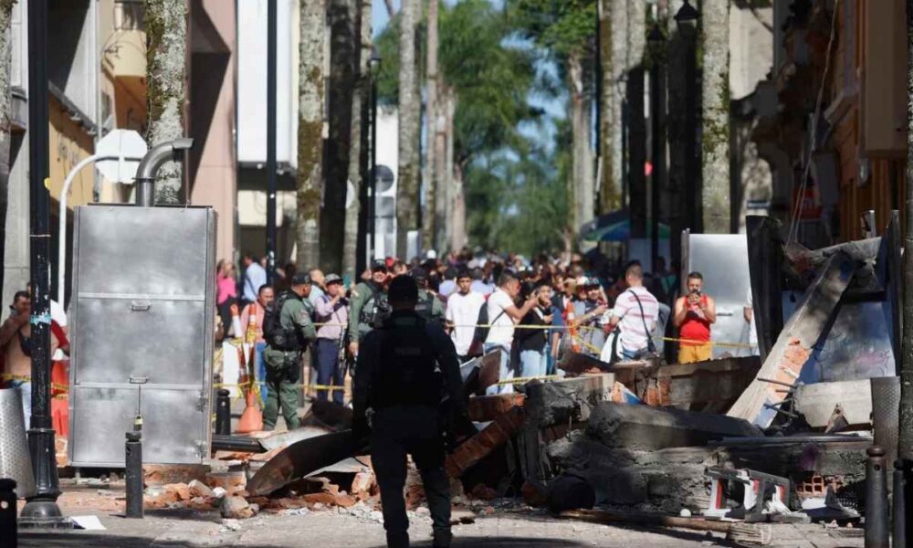 Sismo de 7,4 sacude Colombia y obliga el cierra de seis aeropuertos