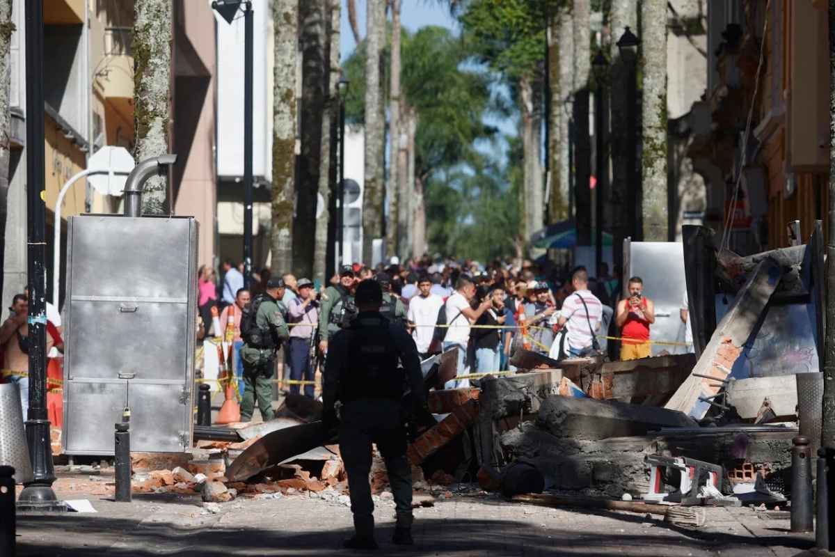 Sismo de 7,4 sacude Colombia y obliga el cierra de seis aeropuertos