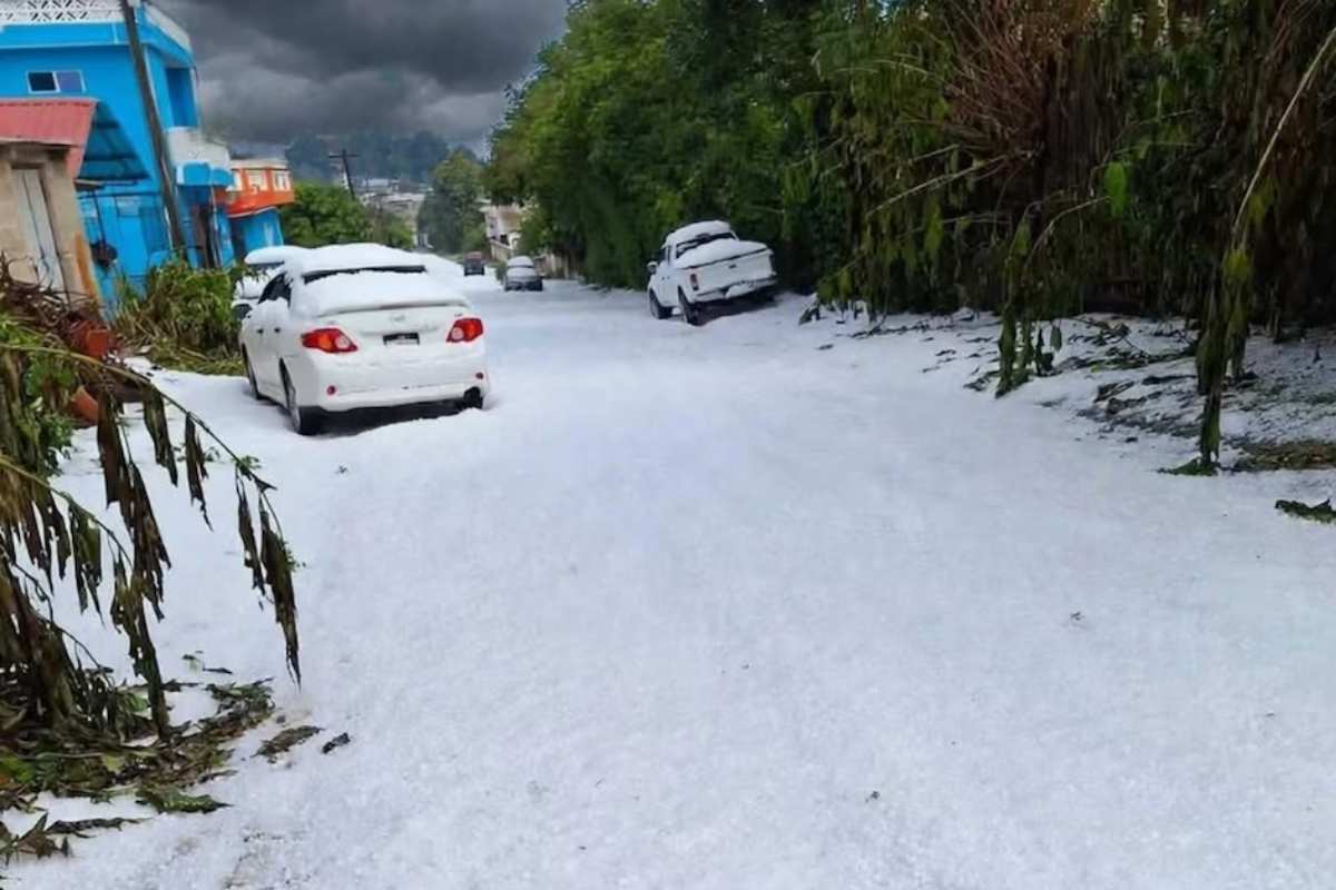 Tormenta de granizo cubre de blanco el occidente de Guatemala