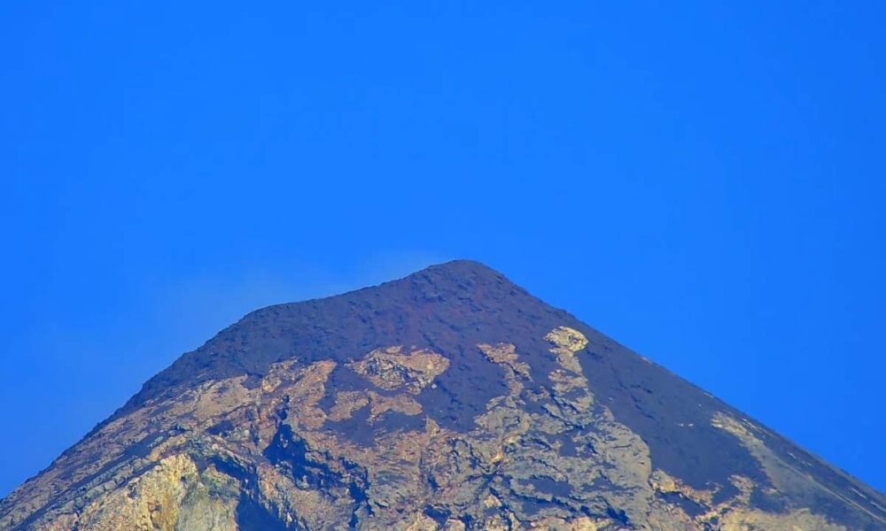 Volcán de Fuego baja su intensidad, pero persiste el riesgo por ceniza y lahares