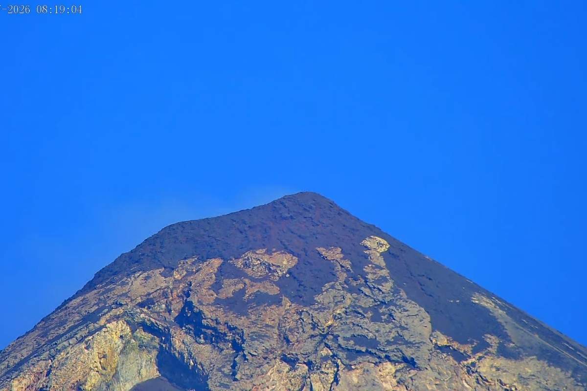 Volcán de Fuego baja su intensidad, pero persiste el riesgo por ceniza y lahares