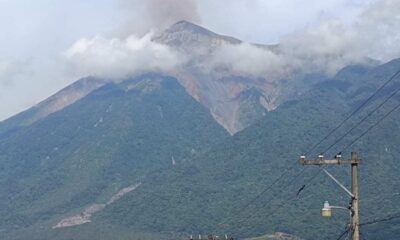 Volcán de Fuego intensifica explosiones y dispersa ceniza hacia comunidades cercanas