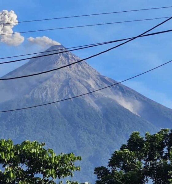 Volcán de Fuego mantiene alerta por ceniza que podría desplazarse hasta 50 kilómetros