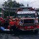 Balean autobús en El Trébol ayudante herido y caos vial