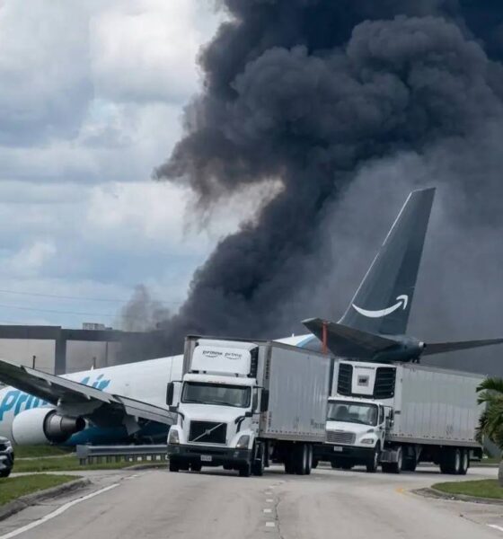 Boeing 767 de Amazon se incendia tras chocar contra vehículos en el Aeropuerto de Miami