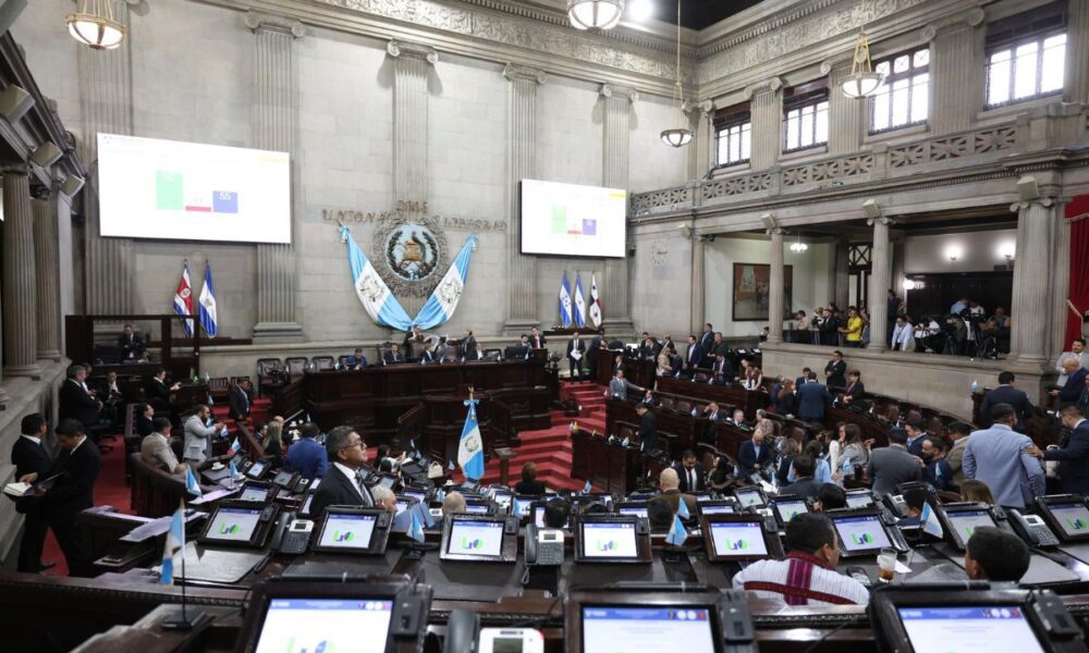 Diésel y gasolina regular a Q39: así funcionaría la propuesta que conoce el Congreso