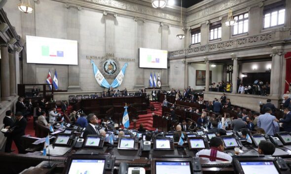 Diésel y gasolina regular a Q39: así funcionaría la propuesta que conoce el Congreso