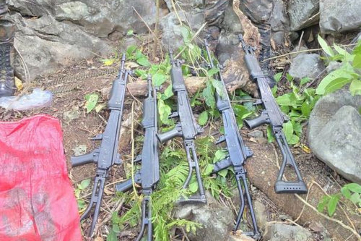 Grupo armado huye hacia México y abandona armas en Huehuetenango, según Ejército