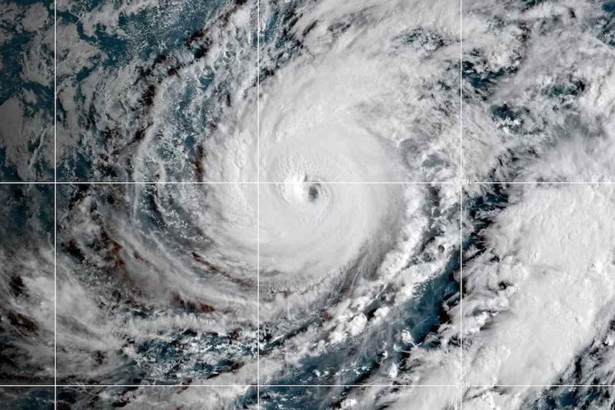Huracán Lowell golpea Hawái con olas de hasta nueve metros