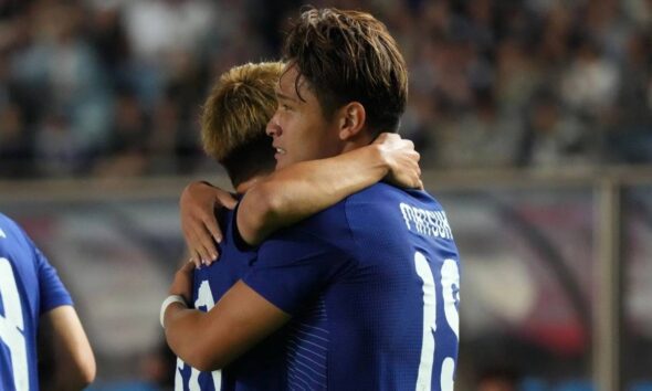 Japón derrota a Uruguay en el debut de Diego Forlán