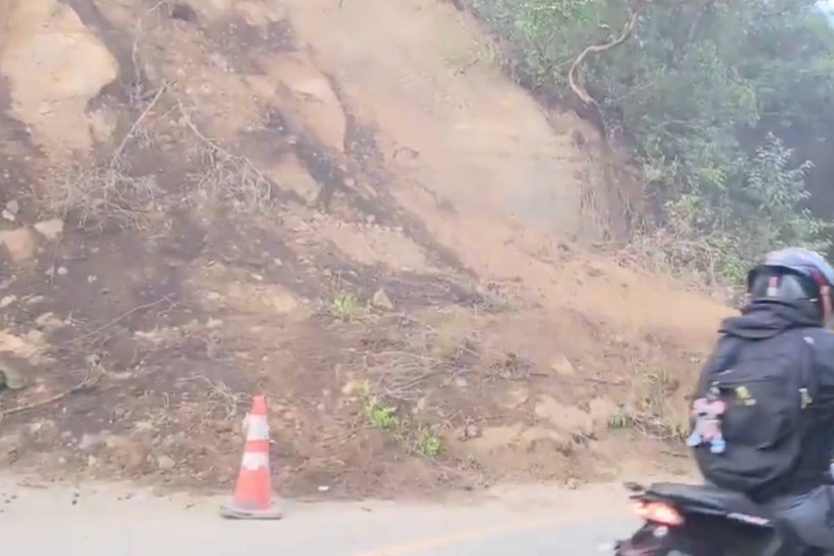 Paso a Santa María de Jesús nuevo derrumbe bloquea la RD-SAC-01
