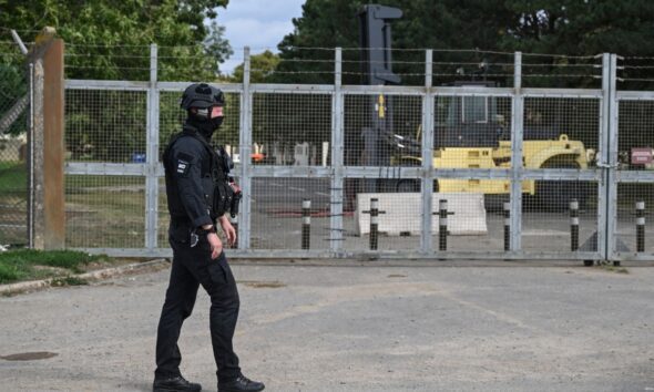 Policía antiterrorista británica investiga incidente cerca de base usada por EE. UU.