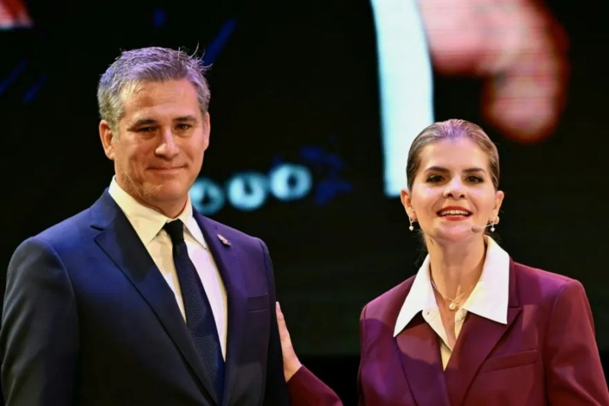 Presidenta de Costa Rica destituye a su canciller por no informarle de invitación de Trump