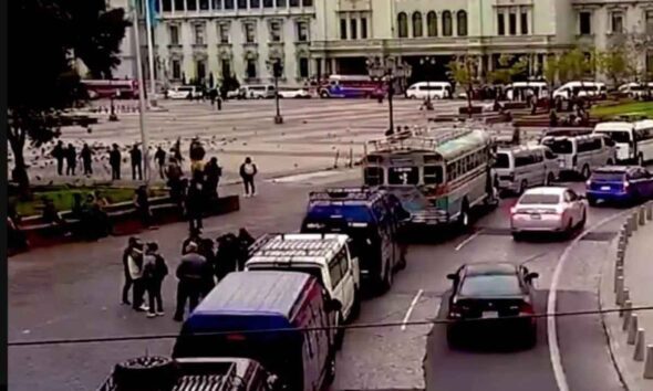 Presión en las calles 48 Cantones toman la capital por alza de los combustibles
