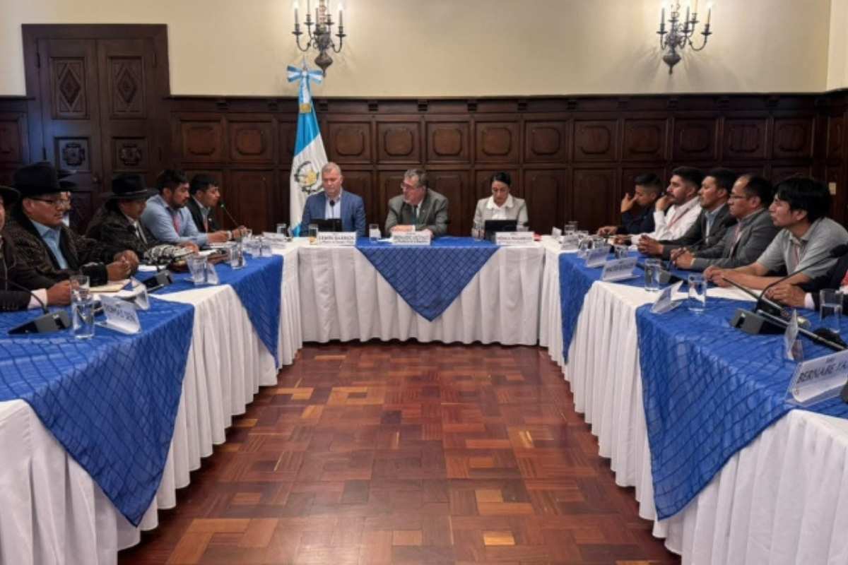 Pulso por el combustible El plan de Arévalo choca contra el rechazo comunal y la exigencia de eliminar impuestos