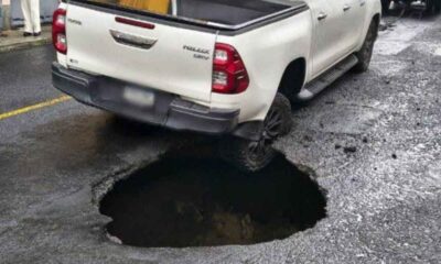 Socavón en colonia Pablo VI obliga al cierre de paso hacia la Calzada San Juan