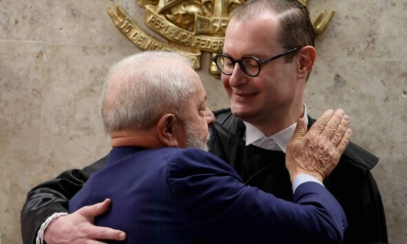 Brasil presidente del Tribunal Electoral asegura que nunca autorizó prórroga de dos horas para votar