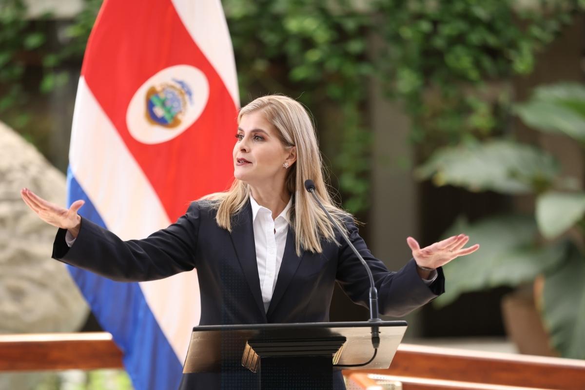 Laura Fernández, presidenta de Costa Rica declara narcoterroristas a nueve grupos criminales