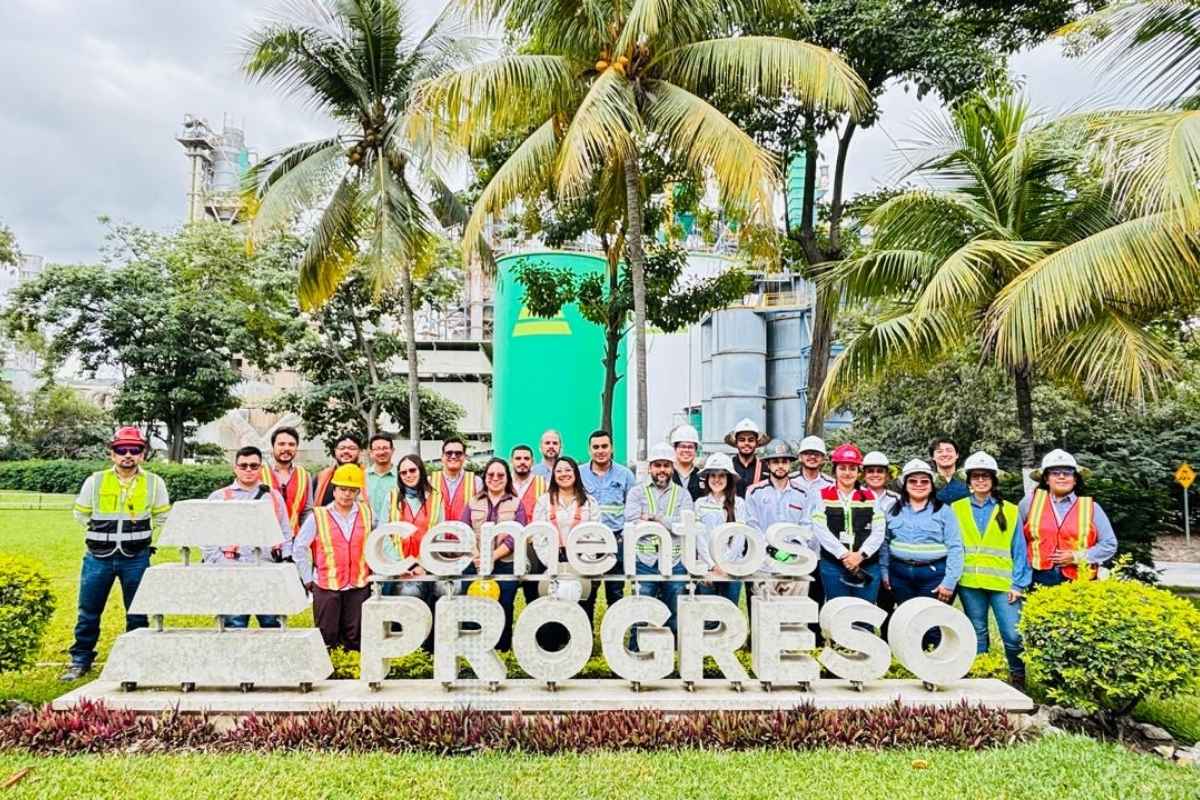Mixto Listo acerca a clientes a procesos de cemento y concreto