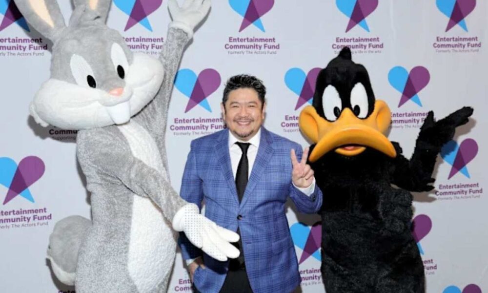 Muere Eric Bauza, la voz de Bugs Bunny, a los 46 años