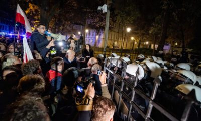 Policía se despliega en la Corte Constitucional de Polonia tras suspensión de su presidente