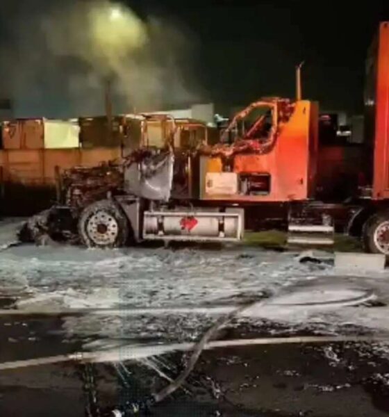 Tráiler incendiado paraliza tránsito en ruta al Pacífico