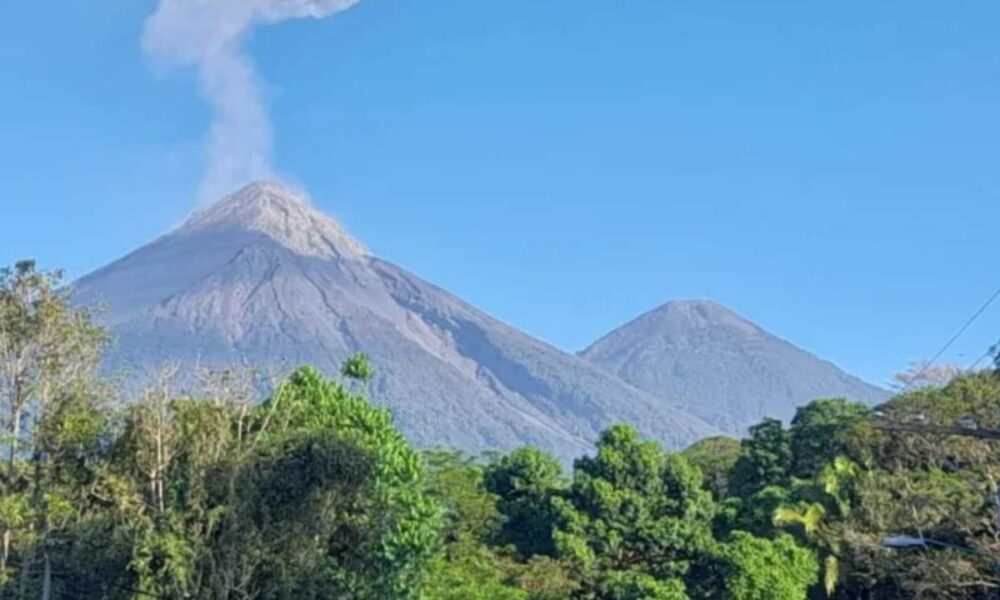 Volcán de Fuego alertan por lahares y caída de ceniza