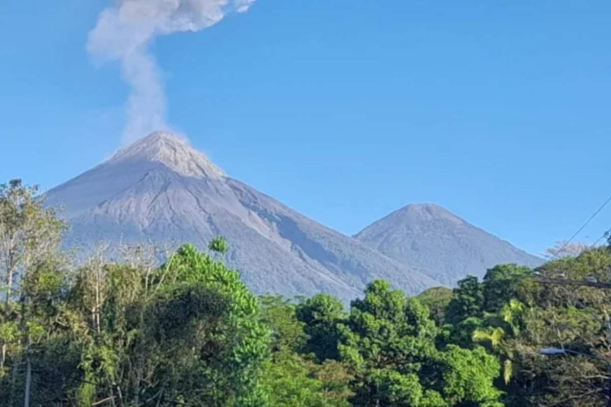 Volcán de Fuego alertan por lahares y caída de ceniza