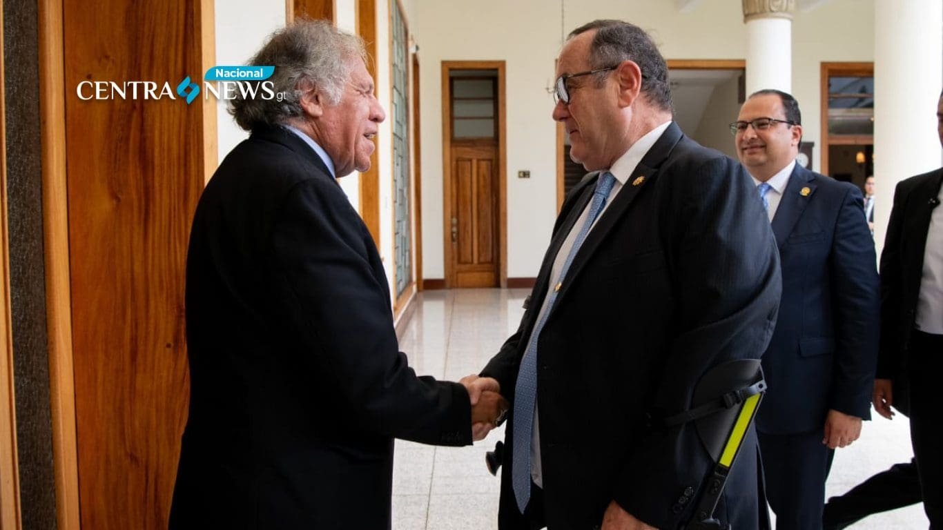 Almagro y Giammattei se reúnen en casa Presidencial
