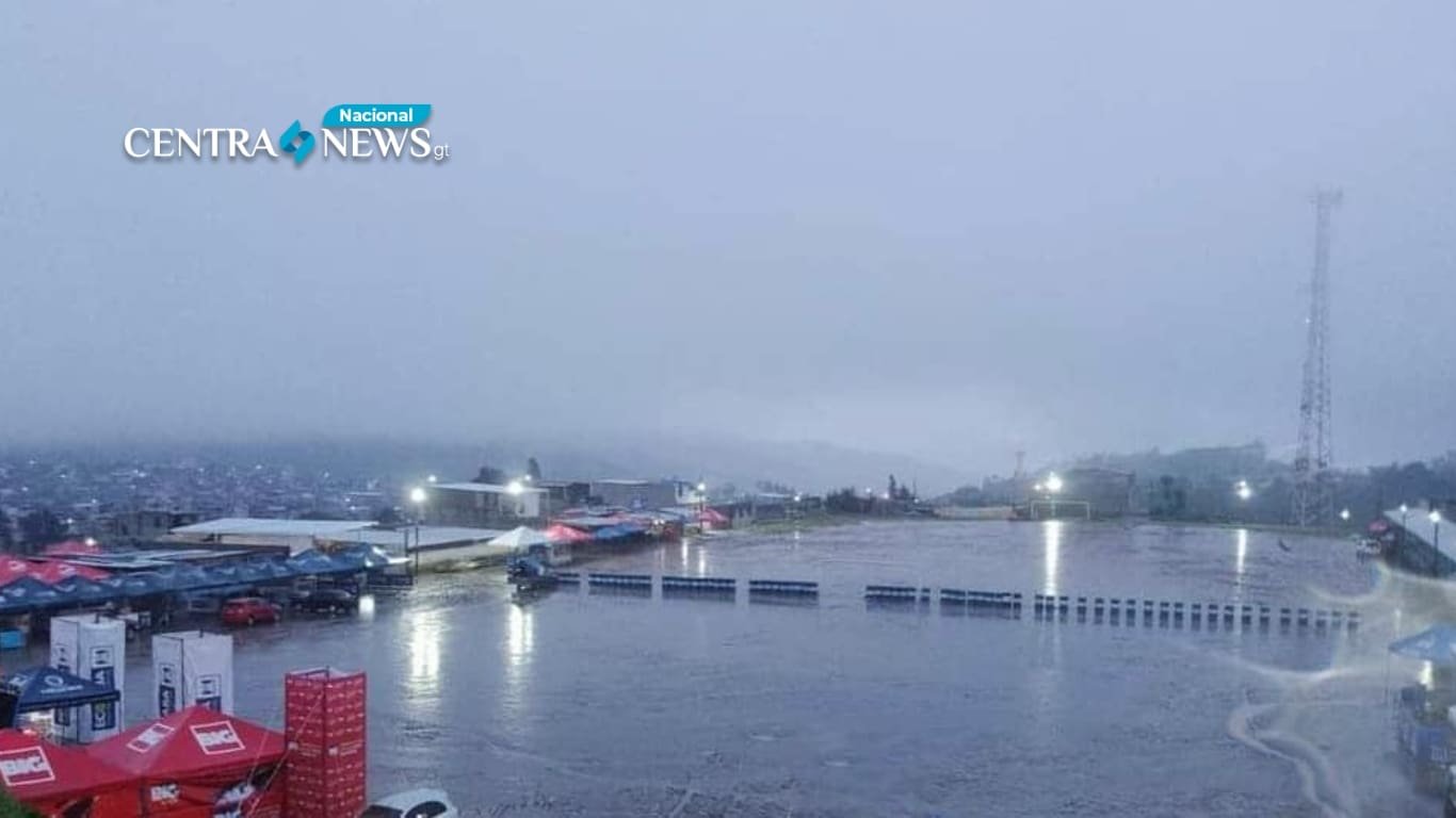 Artistas artesanos de barriletes en Sumpango a la espera de un clima sin lluvia