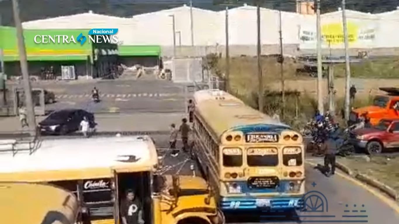 Bloqueo en ruta al pacífico genera congestión vial este viernes