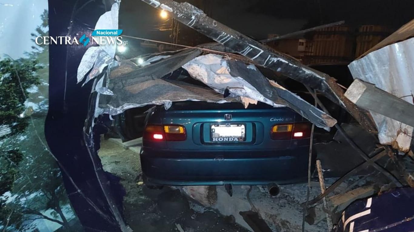 Conductor pierde el control y colisiona contra una construcción en la Zona 11