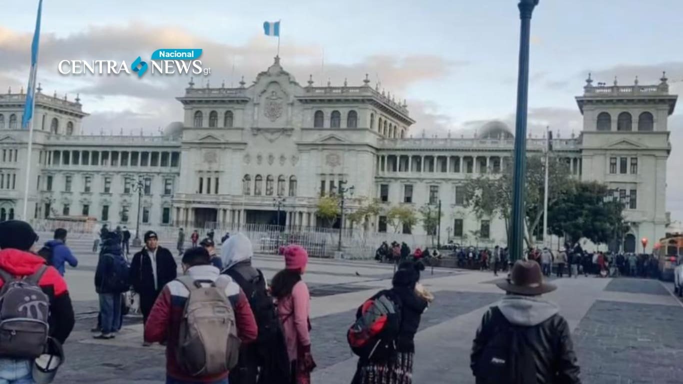 Manifestantes se dirigen hacia la zona 1 de la capital