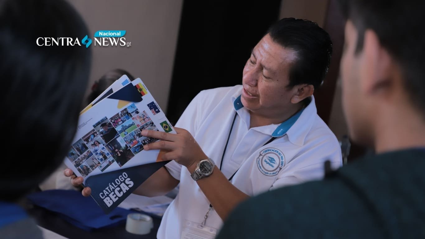 Santa Rosa conoce opciones de becas para estudios superiores