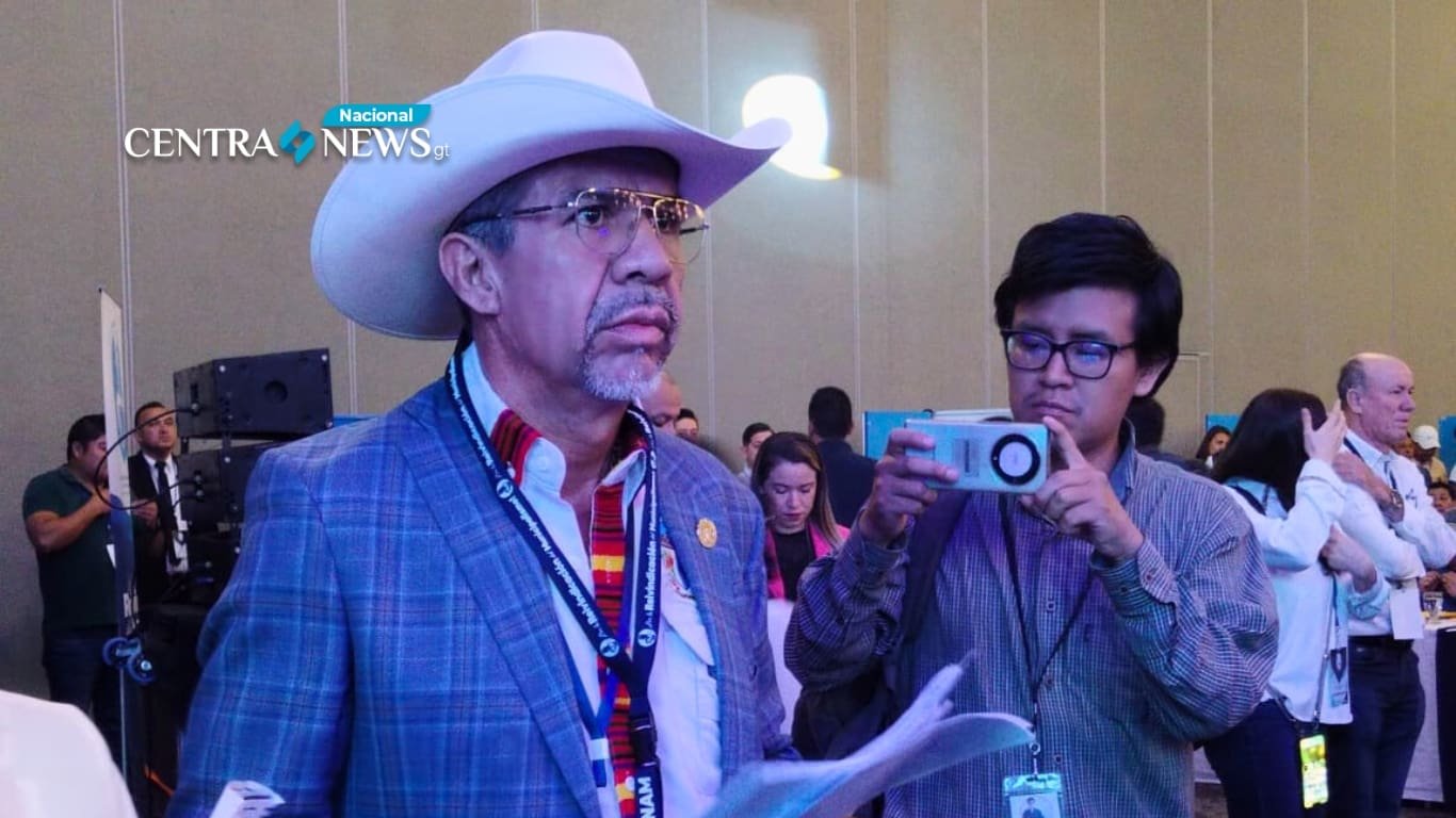 Alcalde Pellecer presenta Amparo Contra el presidente Arévalo, por intromisión de poderes