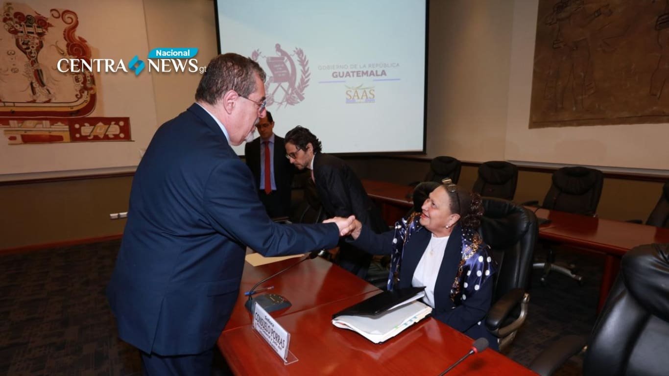 Consuelo Porras participa en la reunión de Gabinete, pero abandona minutos después la reunión por razones legales
