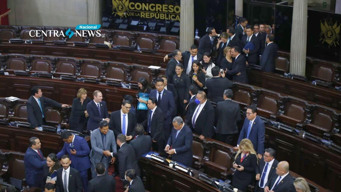 Excluyen a diputado y sin bancada oficialista, queda establecida la X Legislatura