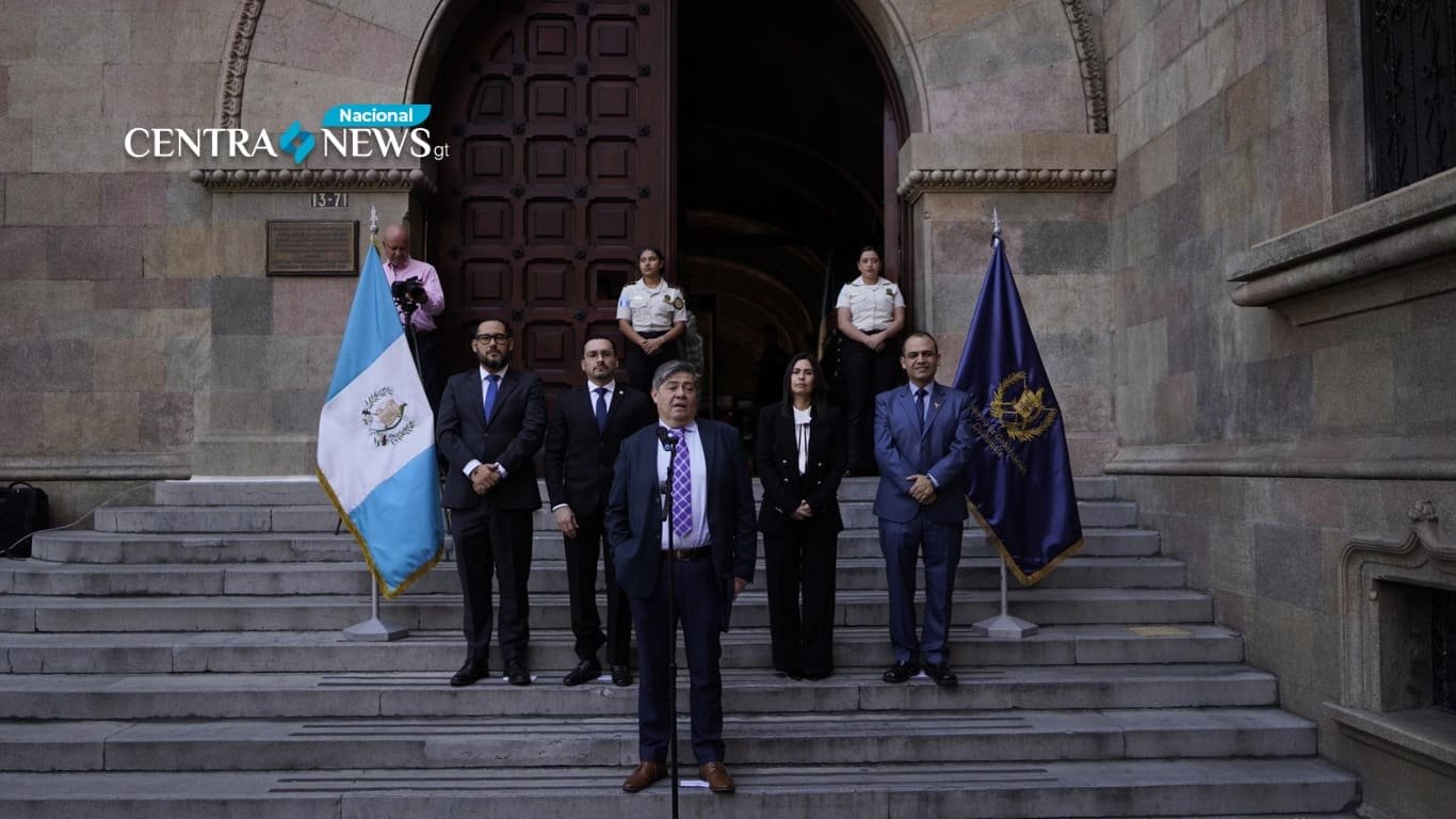 Ministro de Gobernación presenta equipo de trabajo