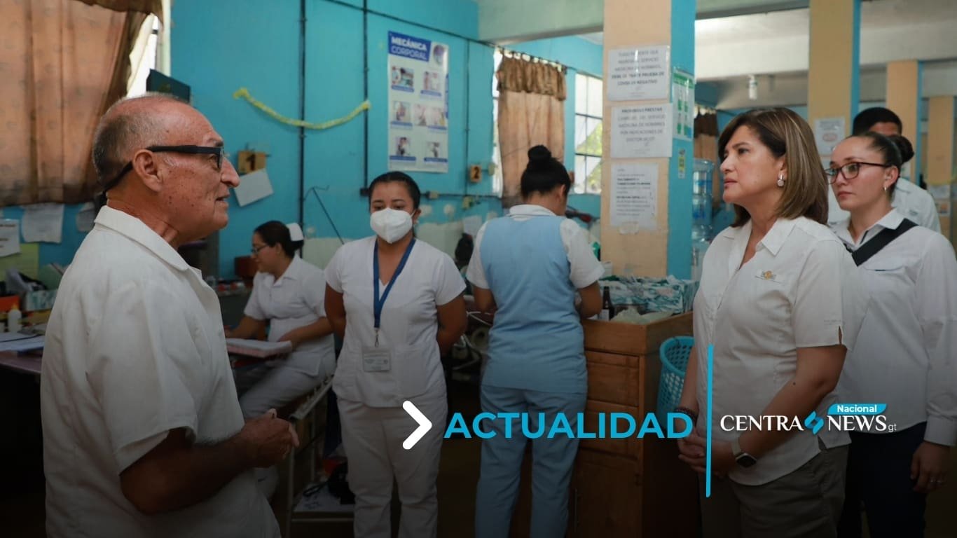 Karin Herrera visita a pacientes